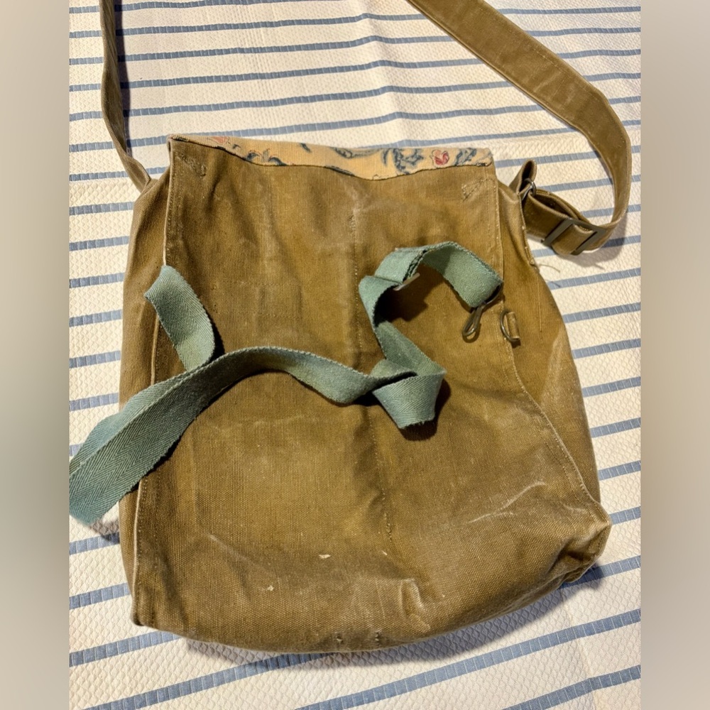 ⭐️Unique Crossbody Convertible Rucksack⭐️ - Picture 10 of 16